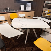 Moderner ausziehbarer Tisch Vortice