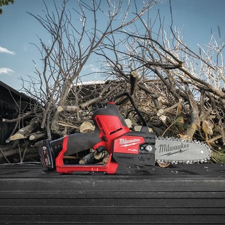 Milwaukee® M12 FHS-602X - Scie d'élagage à batterie FUEL, 2 batteries de 6Ah offertes